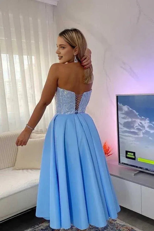 Vestido corto de fiesta azul de satén sin tirantes, corte A, sencillo, de Weitese